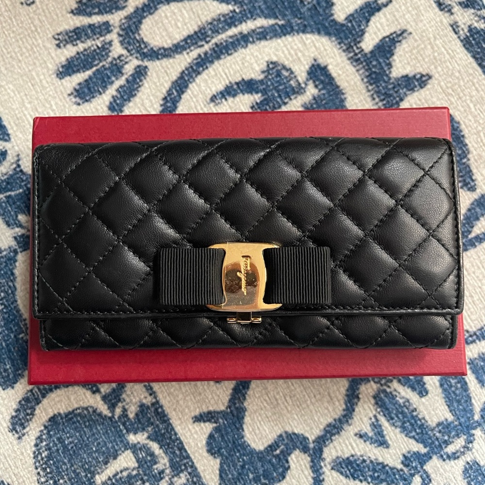 salvatore ferragamo bow wallet